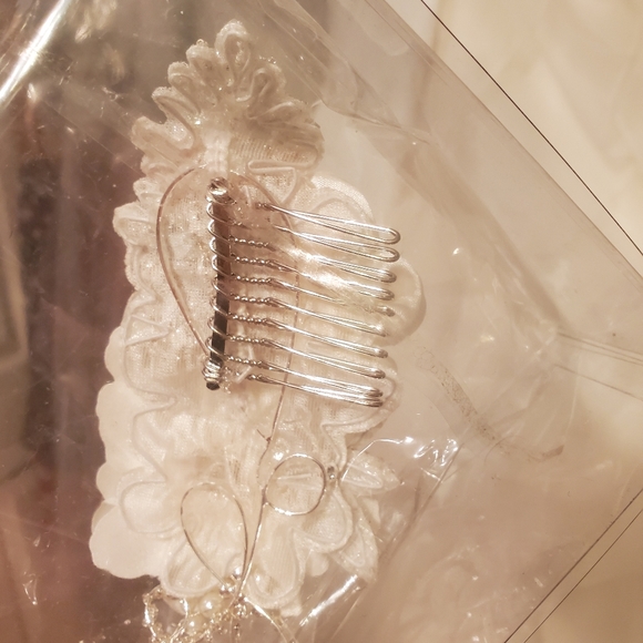 Wedding dress - Picture 7 of 13